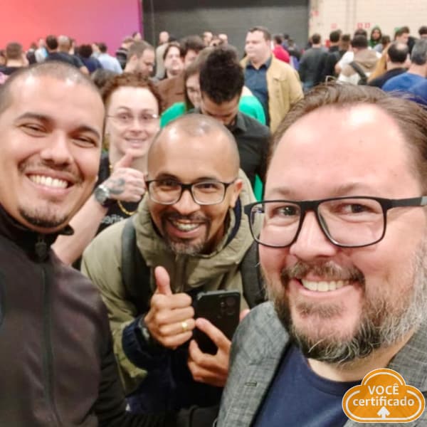 amigos na fila awssummit2024